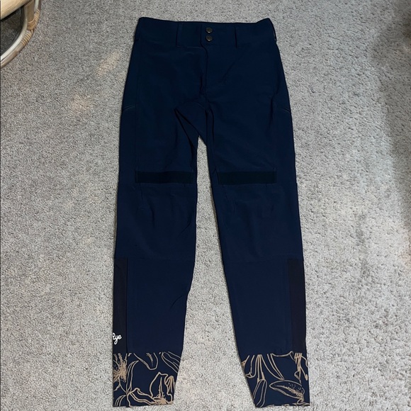 Wild Rye Freyah Mountain Bike MTB Performance Pant Navy Blue Floral Lily 6 - Picture 3 of 9
